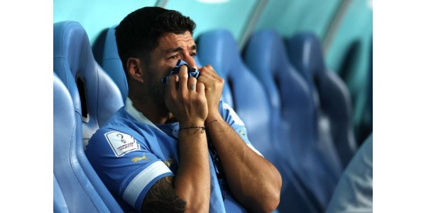 Luis Suárez rompe a llorar en el césped del Mundial